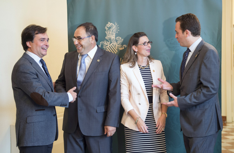 Rus firma convenios con Manises, Navarrés, La Pobla Llarga y Requena