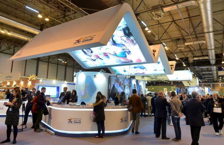 Los municipios valencianos cierran acuerdos comerciales con touroperadores en Fitur