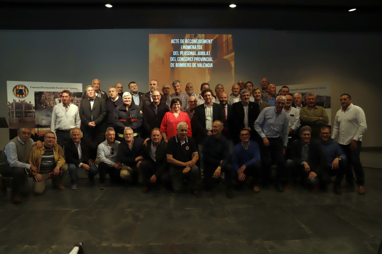 El Consorcio homenajea a 46 bomberos jubilados en el último año