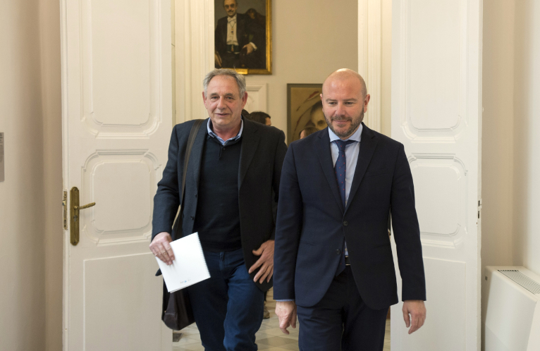 El presidente de la Diputació, Toni Gaspar, recibe al alcalde de Càrcer, Josep Botella