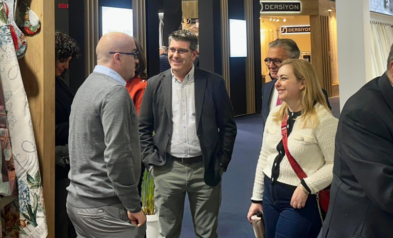 Natàlia Enguix aposta en Frankfurt per secundar des de la Diputació la internacionalització del tèxtil valencià