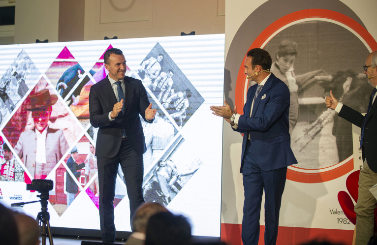 Vicent Mompó ensalza la carrera de Enrique Ponce y resalta su papel como embajador de la cultura taurina valenciana en el mundo