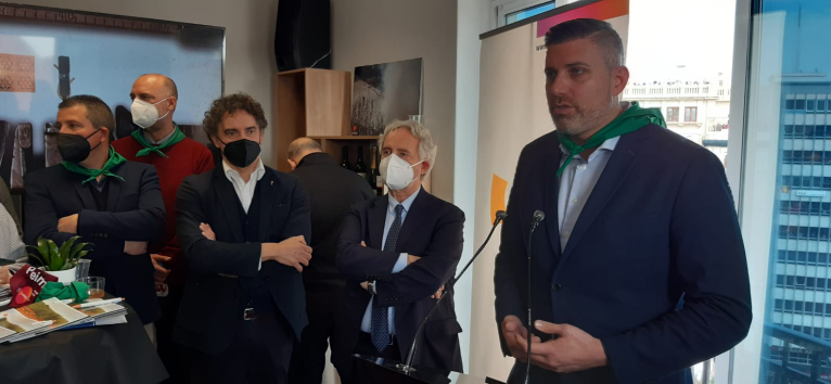 El balcón fallero de València Turisme reúne a agentes de viajes nacionales y empresarios turísticos locales 