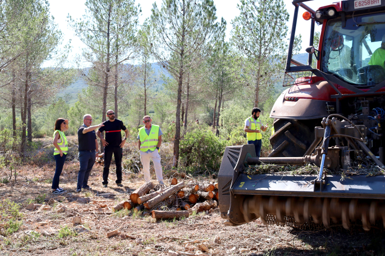 La Diputació de València refuerza con maquinaria forestal la silvicultura preventiva del Consorcio de Bomberos