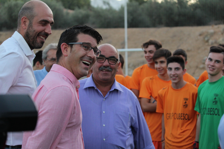 Atzeneta d’Albaida construye gradas y reforma los vestuarios del campo de fútbol con la ayuda de la Diputación