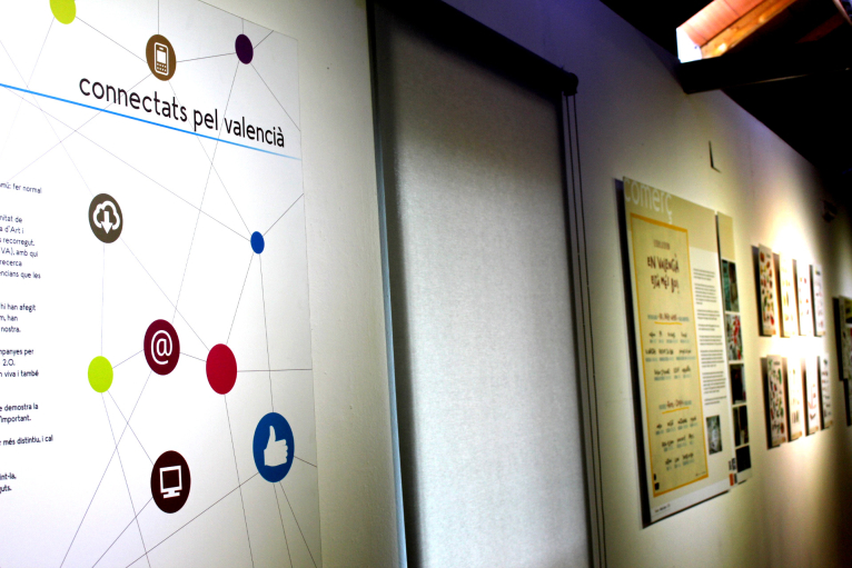 L'exposició «Connectats pel valencià» en itinerància al llarg d'enguany