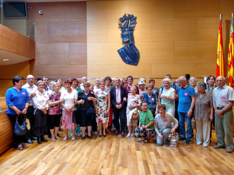 Vecinas y vecinos de la Pobla de Vallbona descubren el patrimonio de la Diputació