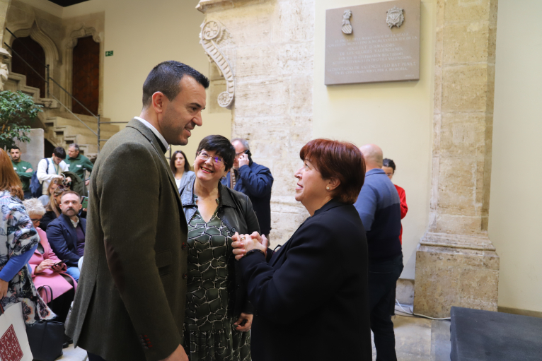 La Diputació de València i la AVL presentan dos cómics para fomentar el patrimonio cultural y lingüístico valenciano