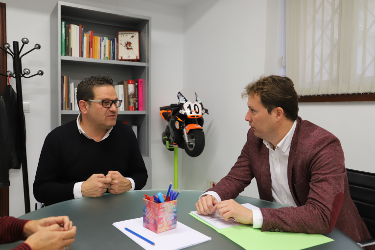 Andrés Campos rep a l'alcalde de Sedaví per a abordar assumptes esportius