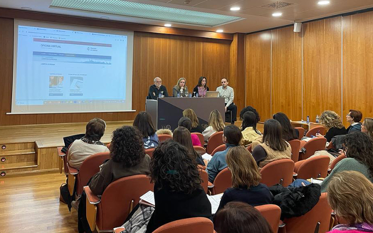 Enguix reunix els col·lectius de dones per a explicar-los com presentar-se a les convocatòries de la Diputació en matèria d'Igualtat