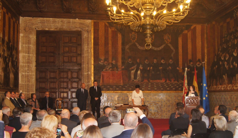 Imma Cerdà toma posesión como miembro de la Acadèmia Valenciana de la Llengua