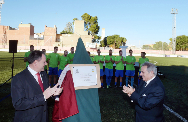 Rus inaugura el césped artificial del estadio municipal de Algemesí