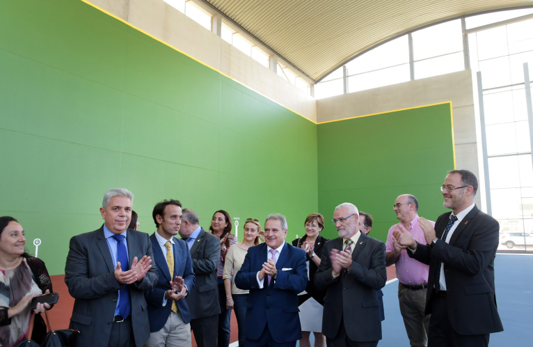 Rus anuncia una nueva inversión deportiva en Alboraya al inaugurar el edificio social y el frontón