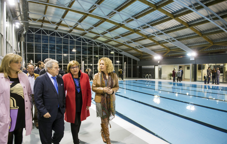 Rus  inaugura la piscina cubierta del barrio Les Barraques de Catarroja