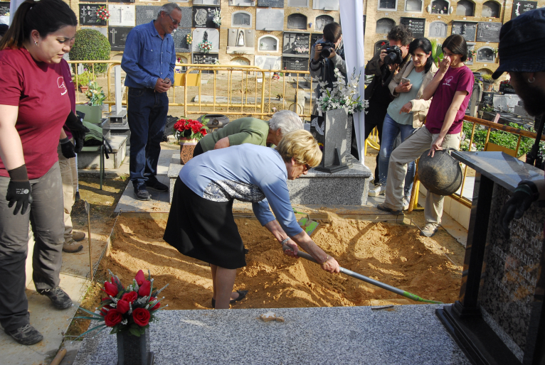 Comencen els treballs d'excavació en la fossa 22 a Paterna on esperen trobar 39 afusellats durant el franquisme