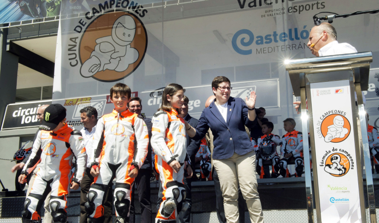 La Diputación reparte las ayudas al motociclismo entre 39 pilotos valencianos formados en el Circuit