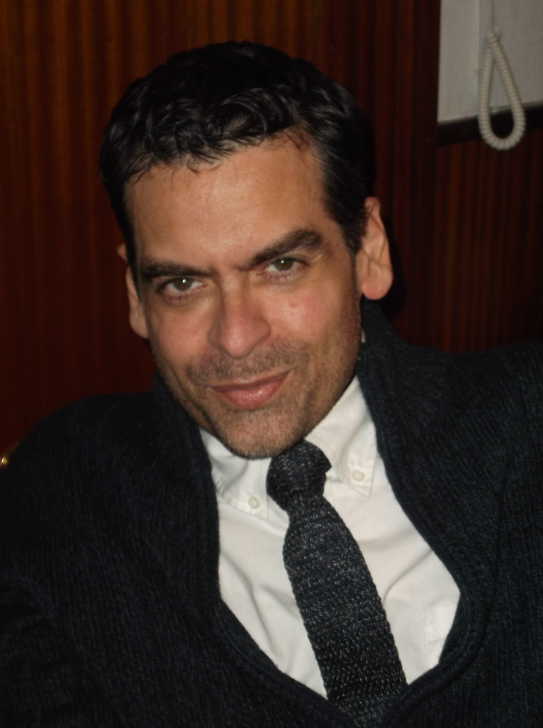 Juan Ramón Biedma: “Admiro a Moriarty y en mi novela se traviste de Holmes en un peculiar juego de roles”