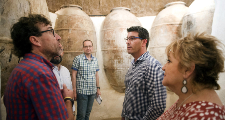 Jorge Rodríguez inaugura las bodegas subterráneas ‘Puerta Nueva’ de Utiel