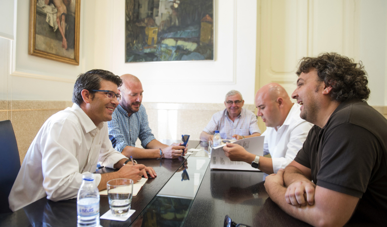 La Diputación apuesta por recuperar su colaboración con el certamen de Música de Cámara de Gilet 