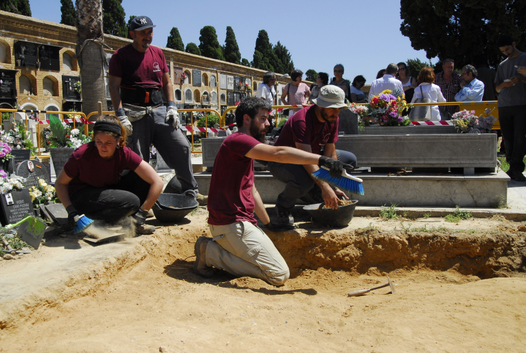 Comienzan los trabajos de exhumación de la fosa 112 del cementerio de Paterna