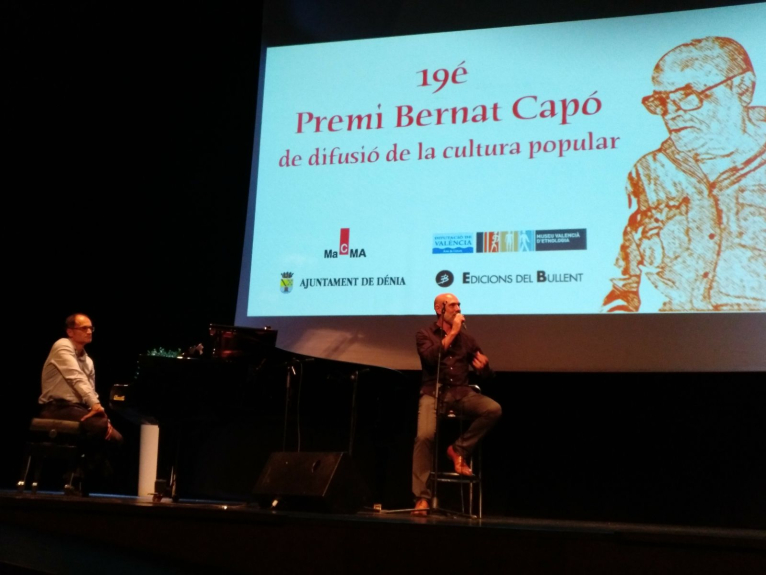 El alcoyano Jordi Raül Verdú gana el premio Bernat Capó con ‘Contalles de iaios i iaies’