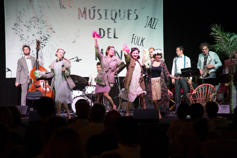El público cierra con una ovación a Dómisol Sisters el ciclo musical 'Estiu a la Bene'
