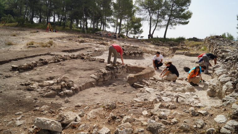 Las últimas excavaciones confirman que hay más historia oculta en La Bastida de les Alcusses