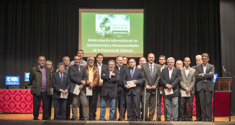 Entrega de ordenadores en Canals