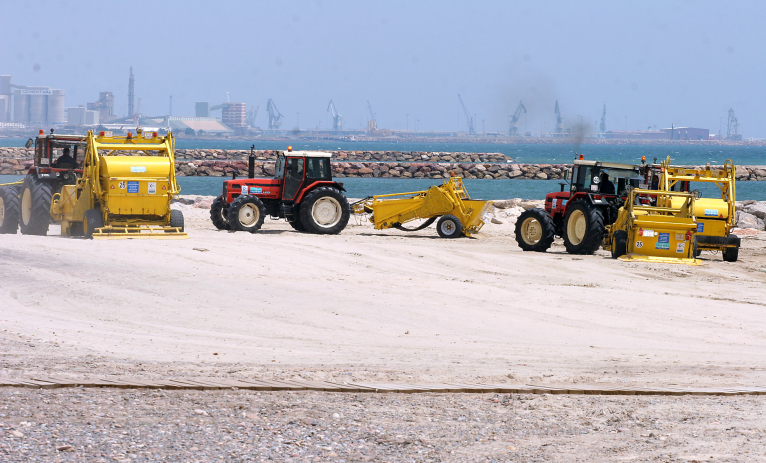 La Diputación pone a punto  la playa de Puçol
