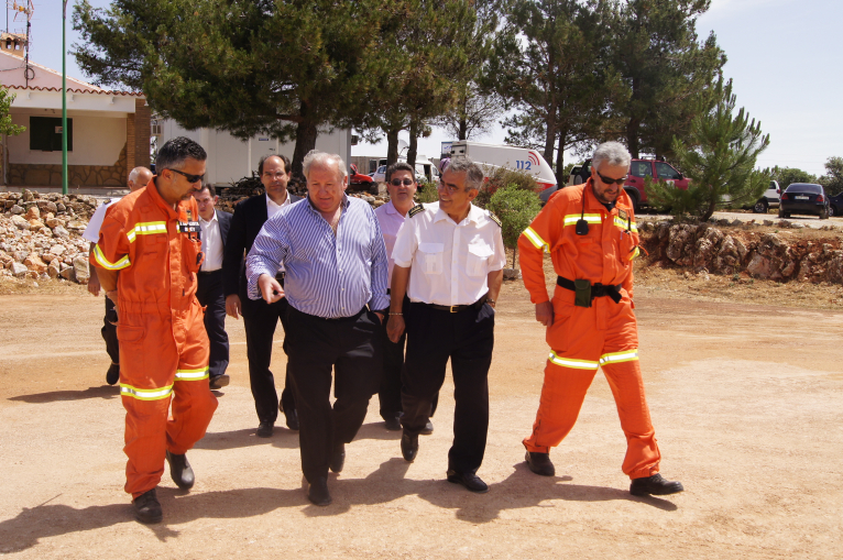 775 bomberos y 525 brigadistas protegen los montes de la provincia contra el fuego