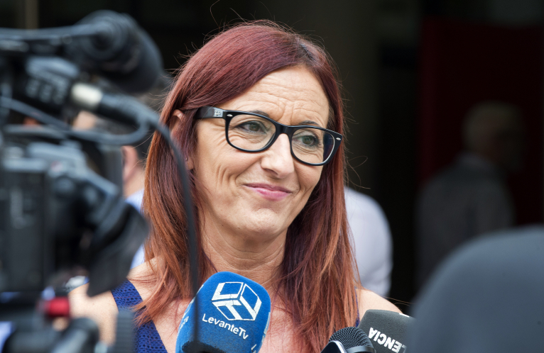 Maria Josep Amigó visita Otos para conocer los proyectos financiados por la Diputación
