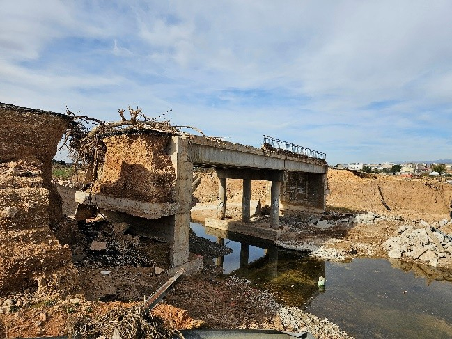Obras de emergencia para la reparación del puente sobre el río Magro en la CV-431, en el término municipal de Requena