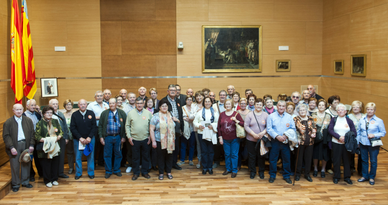 La Diputació rep cent vint majors de Villanueva de Castellón i d’Aras de los Olmos