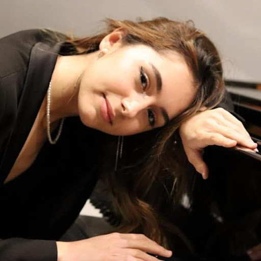 La pianista María Linares ofrece en el MuVIM un viaje sonoro desde la elegancia clásica hasta la armonía moderna 