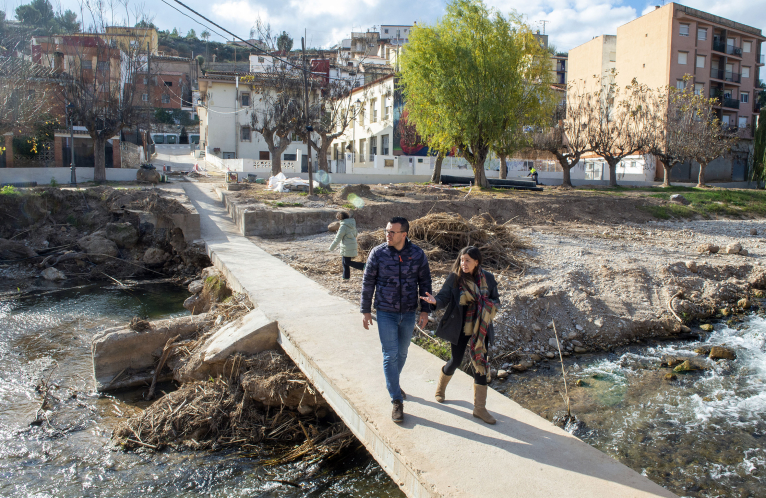 Mompó en Calles: “Estamos lejos de la zona cero pero también aquí llegó la dana y la Diputación les ayudará a salir”