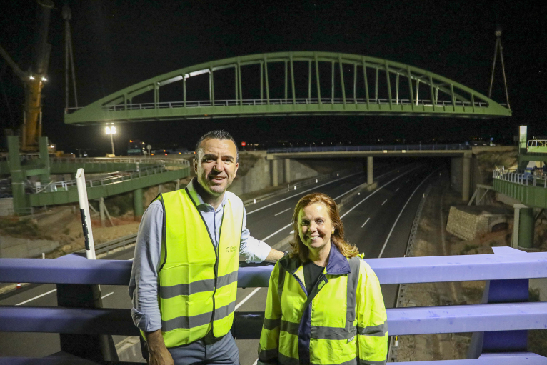 La Diputació instala el arco central de la pasarela ciclopeatonal Sueca–Fortaleny y aborda la fase final de la obra
