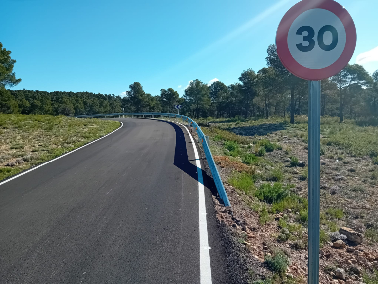 La Diputación finaliza las obras de refuerzo y mejora del camino de la Font de la Figuera a Navalón	