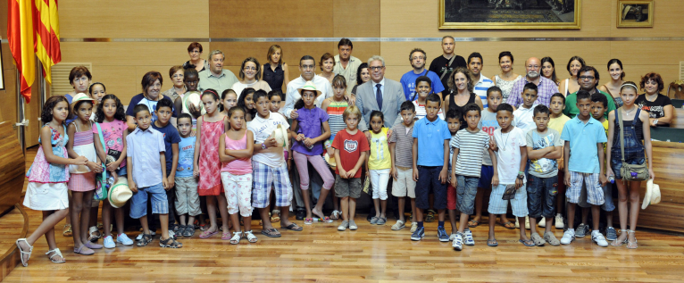 Els xiquets sahrauís despedixen les seues ‘vacances en pau’ en la Diputació