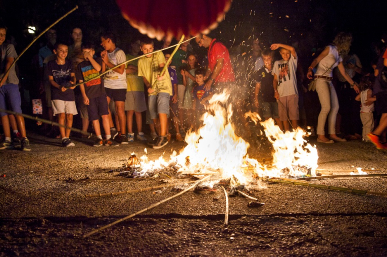 Maria Josep Amigó assisteix demà a la romeria de la Nit de les Fogueretes a Agullent