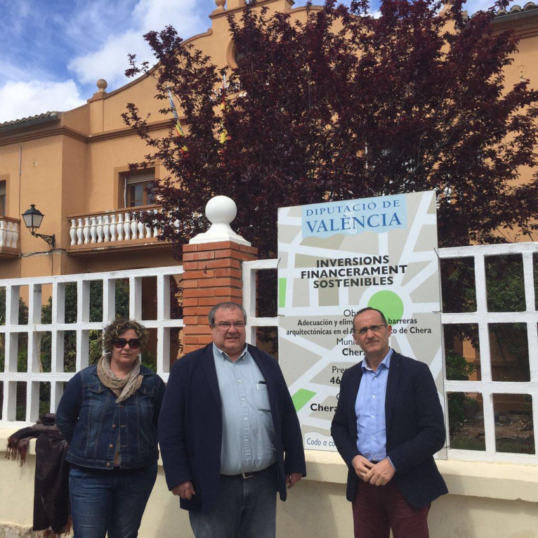 Bartolomé Nofuentes visita las obras financiadas por la Diputación en Chera y Requena 