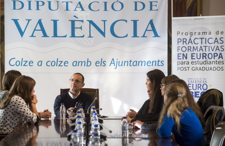 Els eurobecaris de la Diputació aposten pel «retorn del coneixement» adquirit a Brusseŀles als municipis