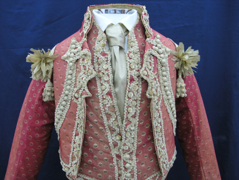 El Museo Taurino restaura la chaquetilla de ‘El toreador’ 