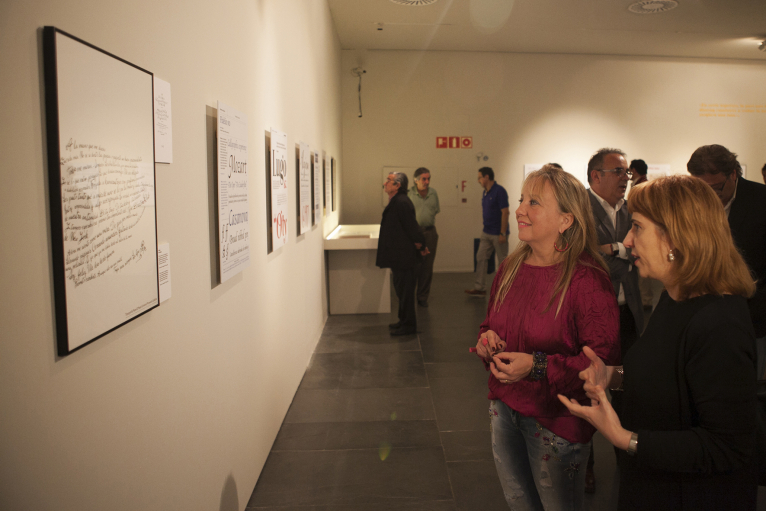 Puchalt inaugura «Cada lletra conta una història» al MuVIM