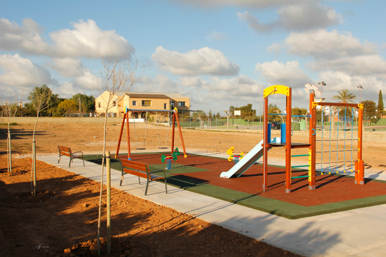 La Diputación invierte 13.000 euros para habilitar una zona de juegos infantiles en Picassent