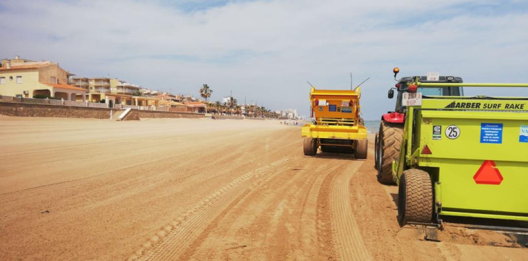 La Sección de Playas de la Diputació recoge 1.197 m³ de residuos durante la campaña de 2020