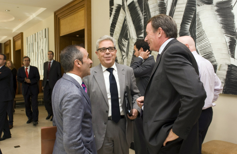 Medina: «Les diputacions són les més eficients per a assumir competències municipals amb les majors garanties»