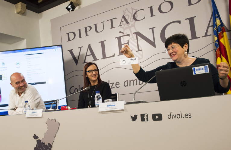 La Diputació llança una campanya per a que el valencià «no es quede a la porta dels comerços»