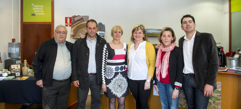 Andilla y Fontanars dels Alforins se muestran al público junto al Teatro Principal de Valencia