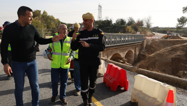 La Diputación y la UME abren el puente de Buñol también para vehículos pesados