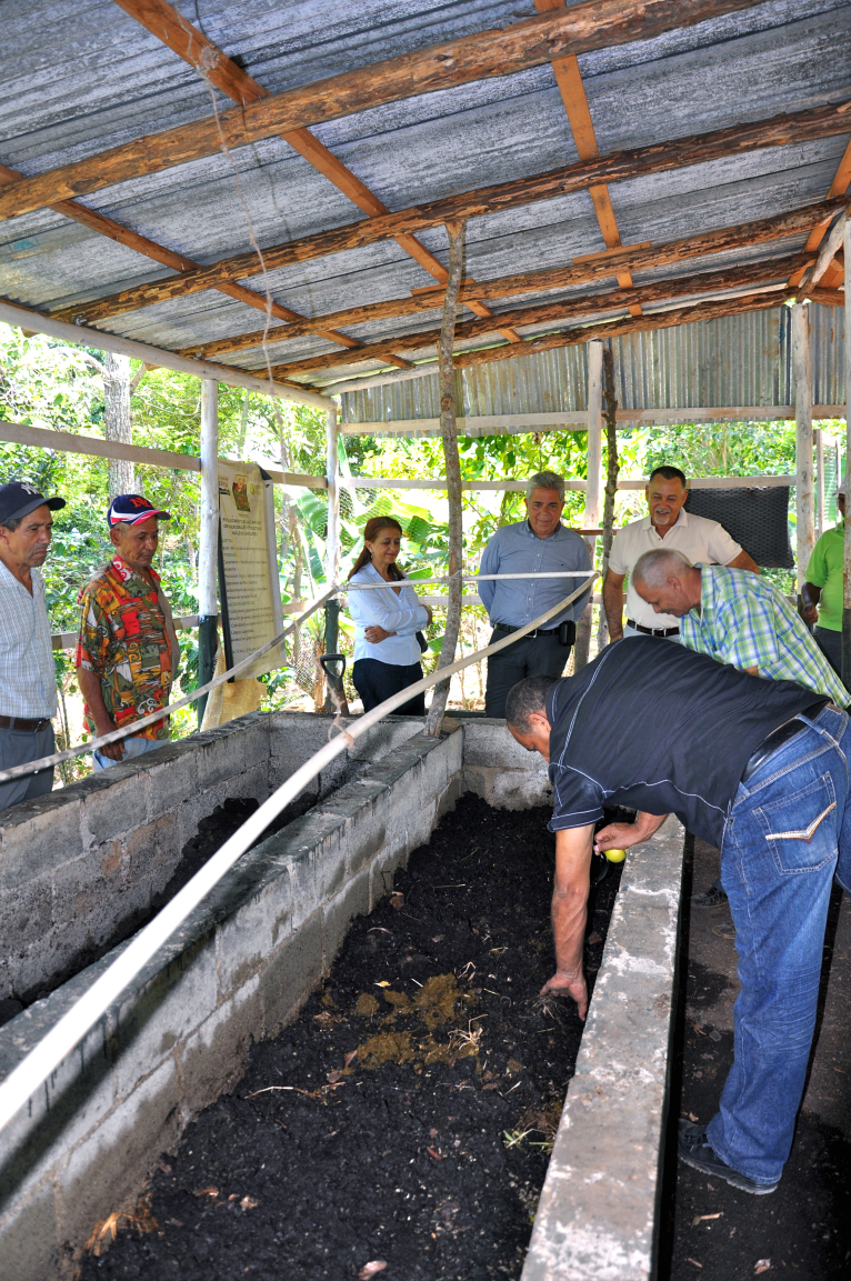 La Diputación colabora con los núcleos cafetaleros dominicanos